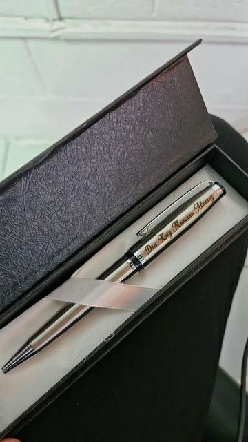 Lapicero plateado en estuche